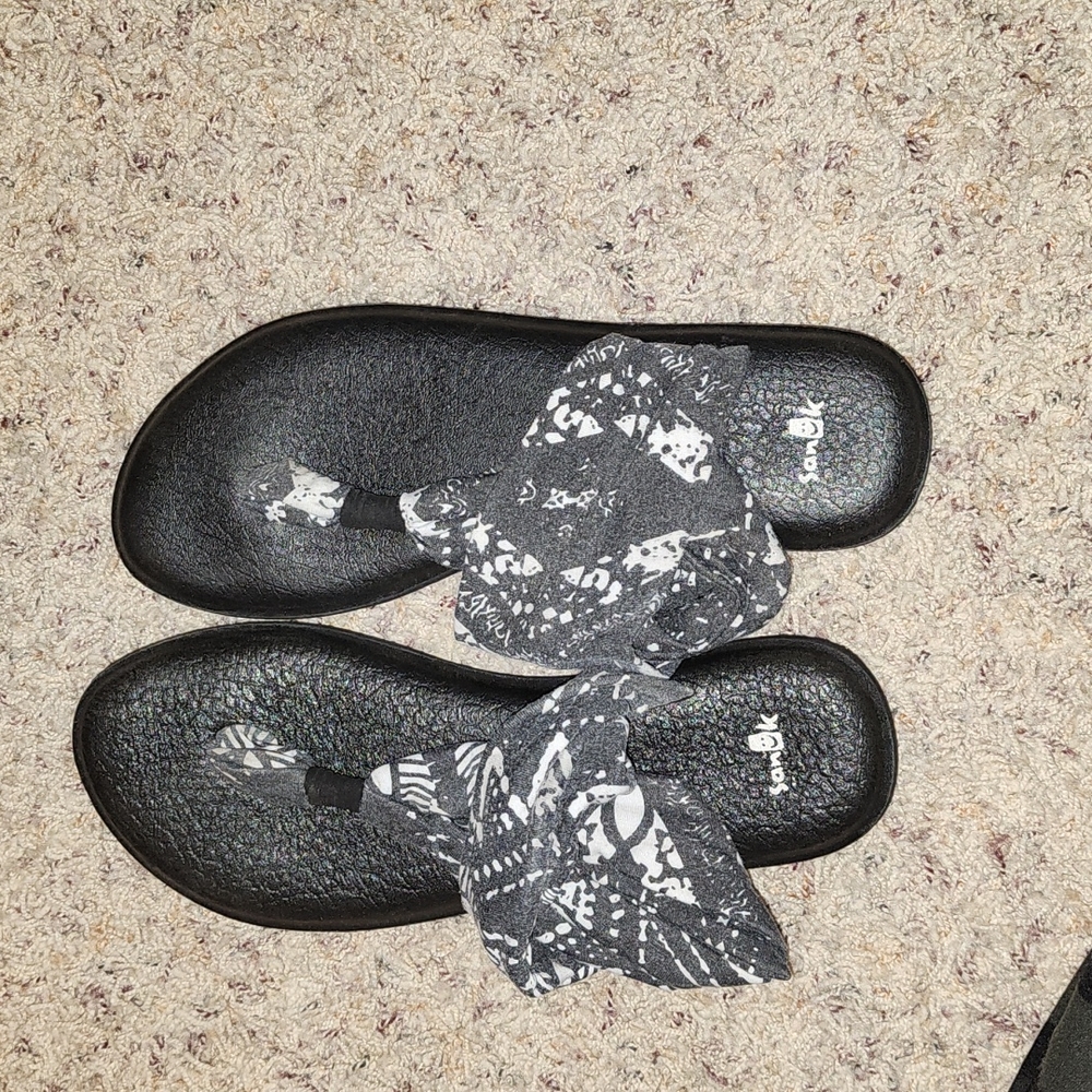 Sanuk yoga mat sandal